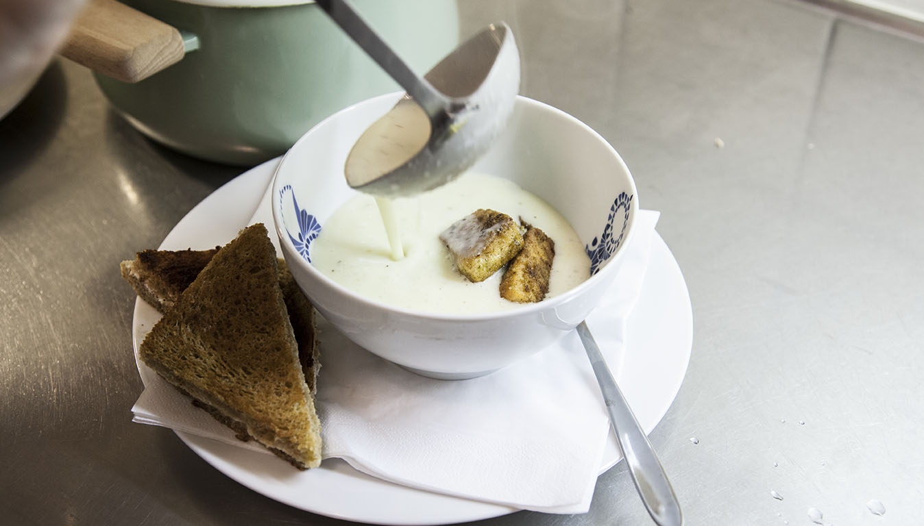 Potatissoppa med Lax & Chévre-toast.